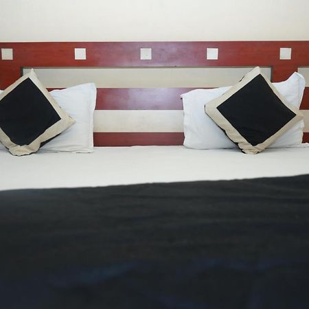 Hotel Nirmal Palace Kánpur Kültér fotó